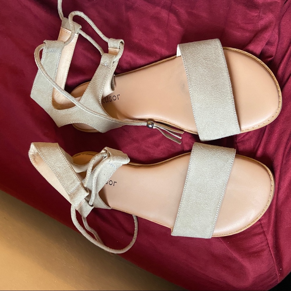 Wide width sandals